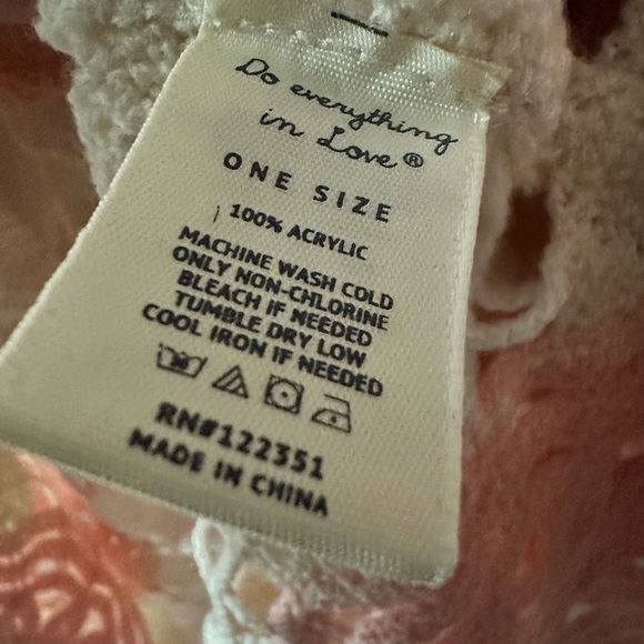 🆕 Do Everything In Love Open Knit Crochet Kimono - Picture 4 of 7